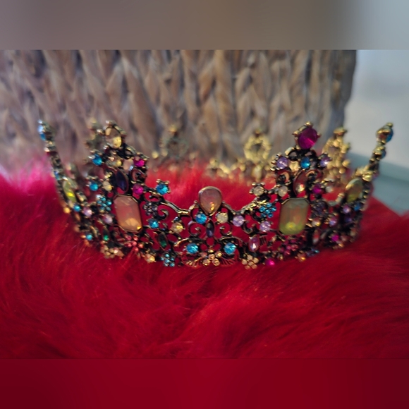 Tiara - Picture 1 of 7